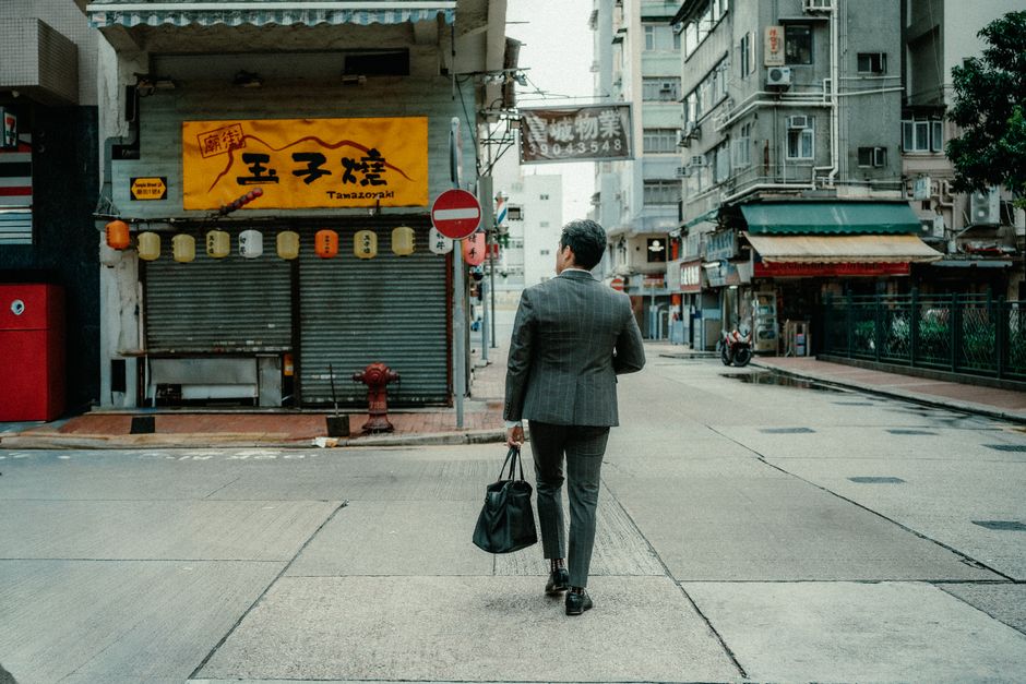 Business Casual Outfit Formulas That Work on Camera